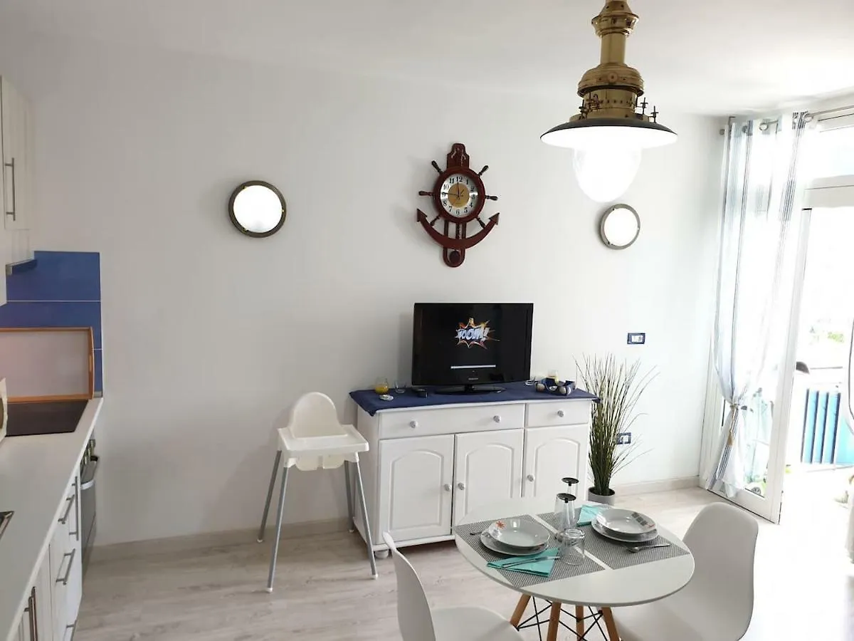 Casa Azul Only 200 Meters To The Beach, Free Wifi, Balcony Apartment Arona  Spain